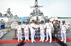 भारतीय नौ-सेना के जहाजों का कंबोडिया का दौरा
